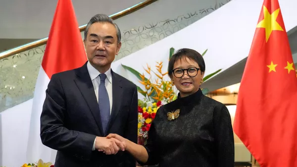 中国外长王毅周四在雅加达同印尼外长蕾特诺会谈 - 俄罗斯卫星通讯社