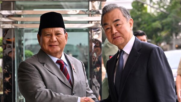 印尼当选总统普拉博沃会见王毅 - 俄羅斯衛星通訊社