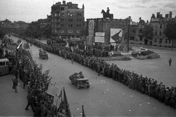 1945年4月25日在德國托爾高市進行著名的易北河會師 - 俄羅斯衛星通訊社