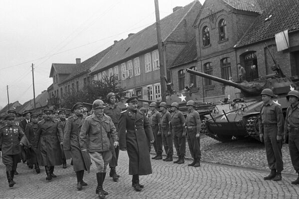 1945年4月25日在德国托尔高市进行著名的易北河会师 - 俄罗斯卫星通讯社