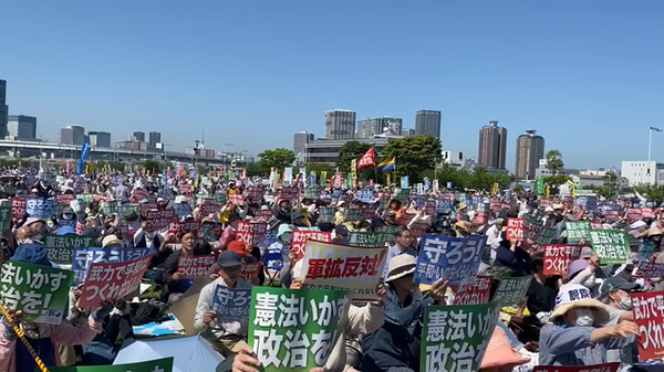 日本举行捍卫《和平宪法》的集会