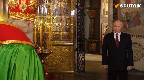 普京在就职典礼和检阅总统警卫团结束后，出席了由基里尔宗主教主持的感恩祈祷仪式 - 俄罗斯卫星通讯社