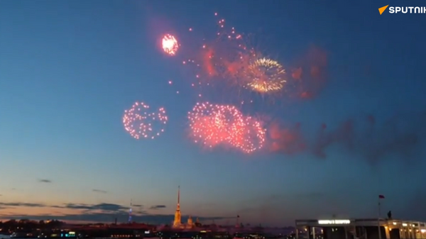圣彼得堡燃放烟花纪念胜利日 - 俄罗斯卫星通讯社