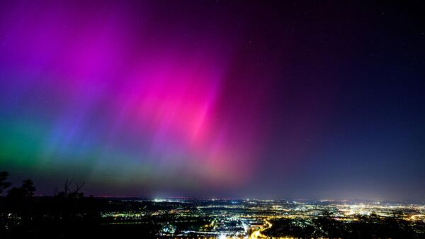 北极光照亮奥地利维也纳的夜空 - 俄罗斯卫星通讯社