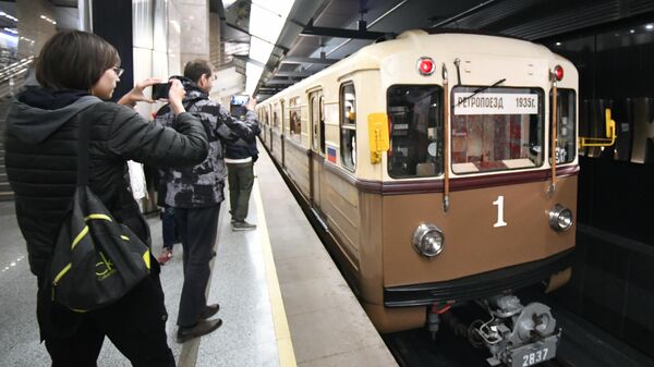 纪念莫斯科地铁开通89周年的列车游行