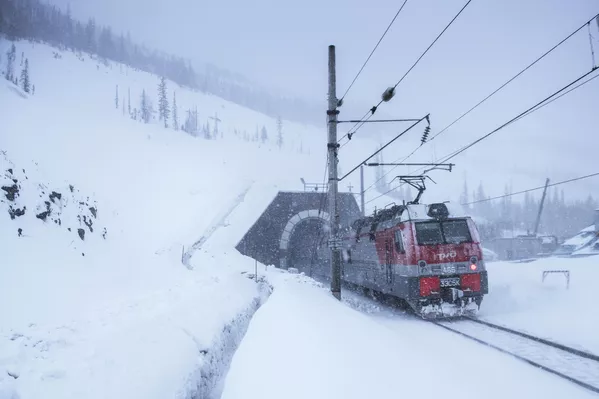 貝阿鐵路貝加爾隧道中的一列火車。 貝阿鐵路貝加爾隧道中的一列火車。 - 俄羅斯衛星通訊社