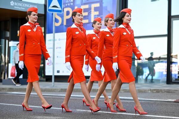 俄罗斯航空公司空乘人员参加圣彼得堡国际经济论坛。 - 俄罗斯卫星通讯社