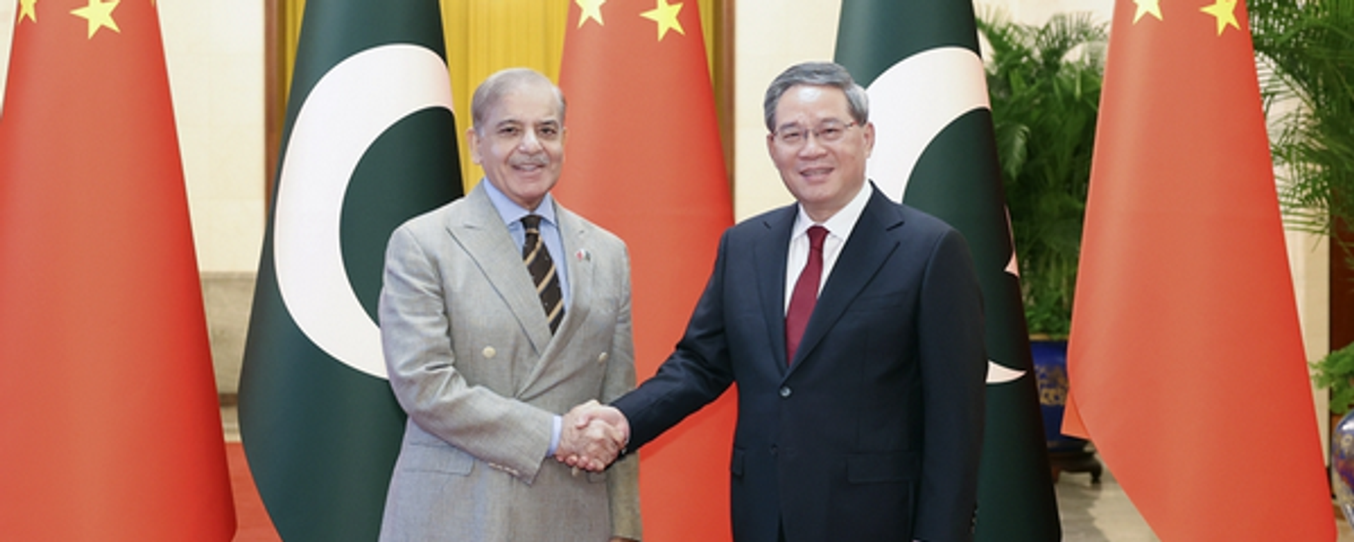 李强同巴基斯坦总理夏巴兹会谈 - 俄罗斯卫星通讯社, 1920, 06.09.2025