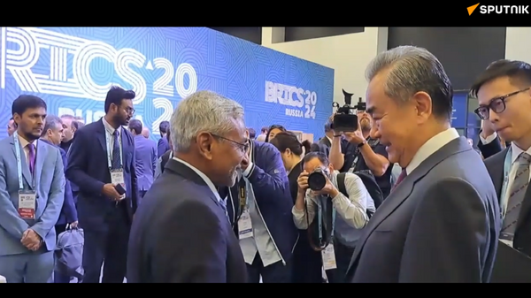 中國外長王毅會見印度代表團團長拉維 - 俄羅斯衛星通訊社