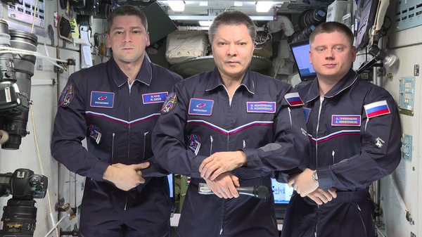俄航天员在国际空间站向同胞们祝贺俄罗斯日 - 俄罗斯卫星通讯社