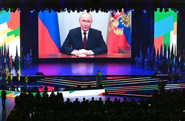 俄罗斯总统弗拉基米尔·普京在金砖国家运动会开幕式上向参赛者和宾客发表视频讲话。 - 俄罗斯卫星通讯社