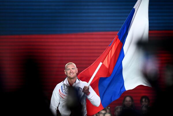 俄羅斯代表隊旗手——賽艇運動員阿爾喬姆·科索夫 - 俄羅斯衛星通訊社