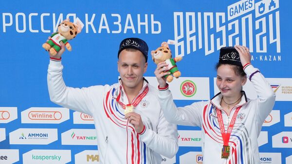 伊利亞維塔·庫茲娜和伊利亞·莫爾查諾夫在喀山金磚國家運動會混合雙人3米跳板比賽中獲得金牌 - 俄羅斯衛星通訊社