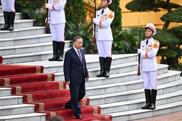 苏林抵达河内主席府参加欢迎仪式。 - 俄罗斯卫星通讯社