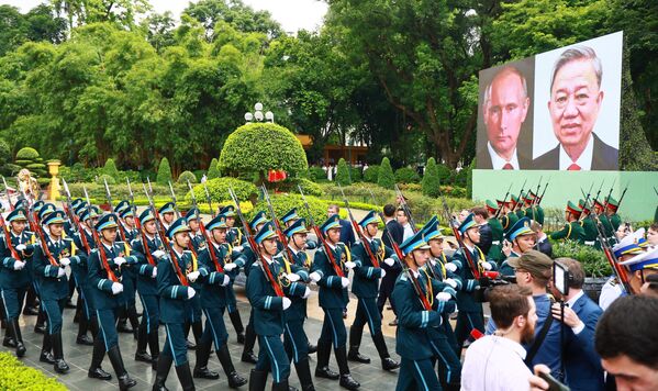 河内主席府附近广场举行欢迎仪式。 - 俄罗斯卫星通讯社