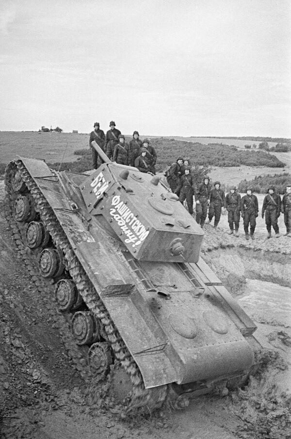 1941年6月，进军中的坦克纵队。 - 俄罗斯卫星通讯社