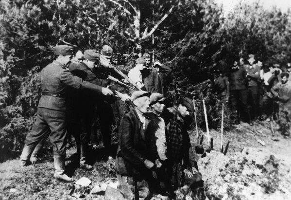 立陶宛民族主义者团伙在考纳斯郊区维利安波勒进行了第一次大规模屠杀。 - 俄罗斯卫星通讯社