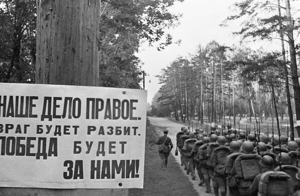 苏联红军纵队奔赴前线。 - 俄罗斯卫星通讯社
