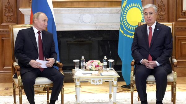 普京总统接受托卡耶夫总统发出的11月访哈邀请