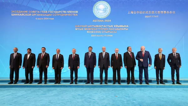 上合组织成员国元首理事会会议在阿斯塔纳开幕