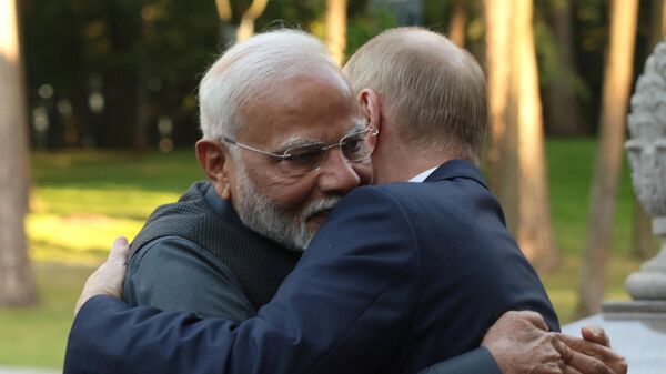 媒体：印度总理在北约峰会前夕与普京拥抱让美国官员沮丧
