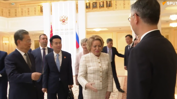 马特维延科热烈欢迎中国全国人大常委会代表团访问莫斯科 - 俄罗斯卫星通讯社