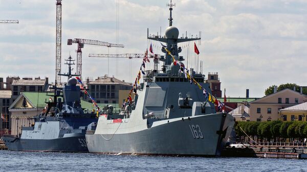 中国驱逐舰抵达彼得堡参加俄罗斯海军节阅兵活动