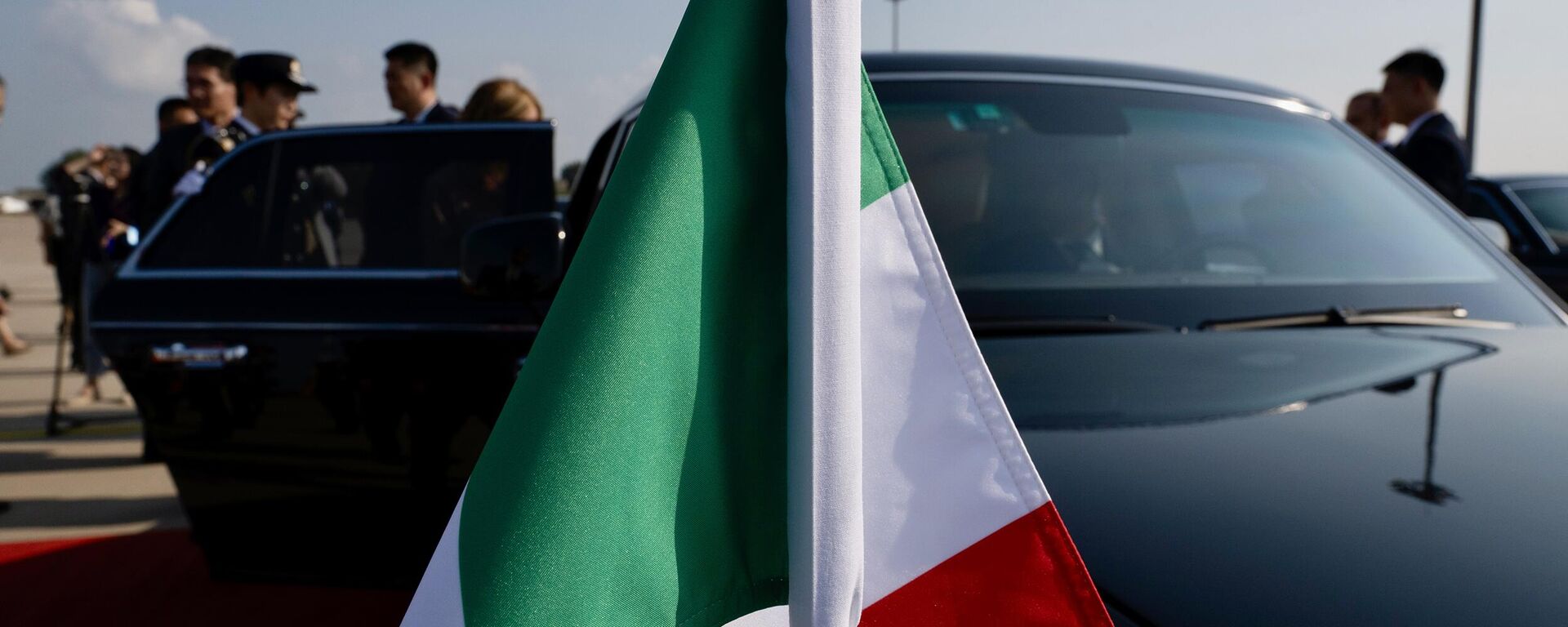 意大利《晚邮报》记者非法前往俄库尔斯克州 - 俄罗斯卫星通讯社, 1920, 09.10.2024