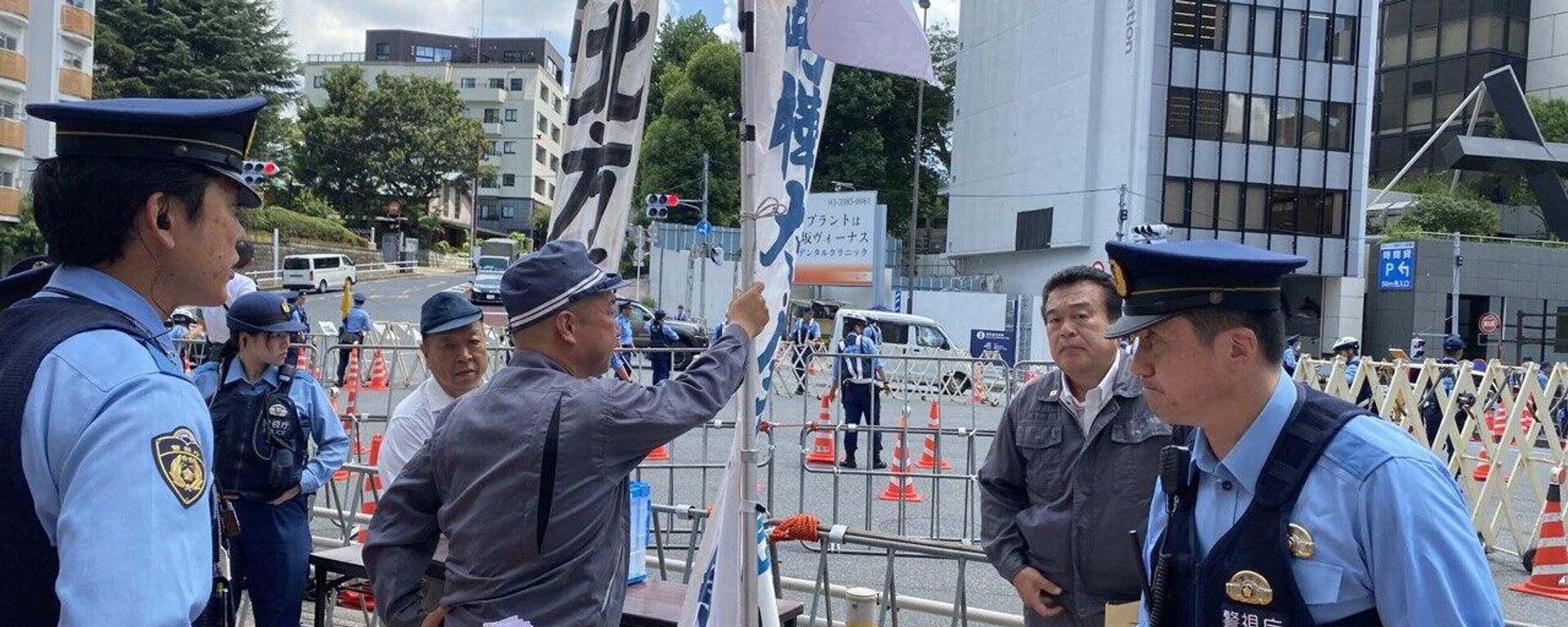 日本极右翼分子在俄罗斯驻日本大使馆外举行抗议活动 - 俄罗斯卫星通讯社, 1920, 09.08.2024