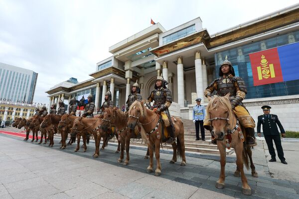 蒙古国总统乌赫那·呼日勒苏赫为俄总统普京举行隆重的欢迎仪式 - 俄罗斯卫星通讯社