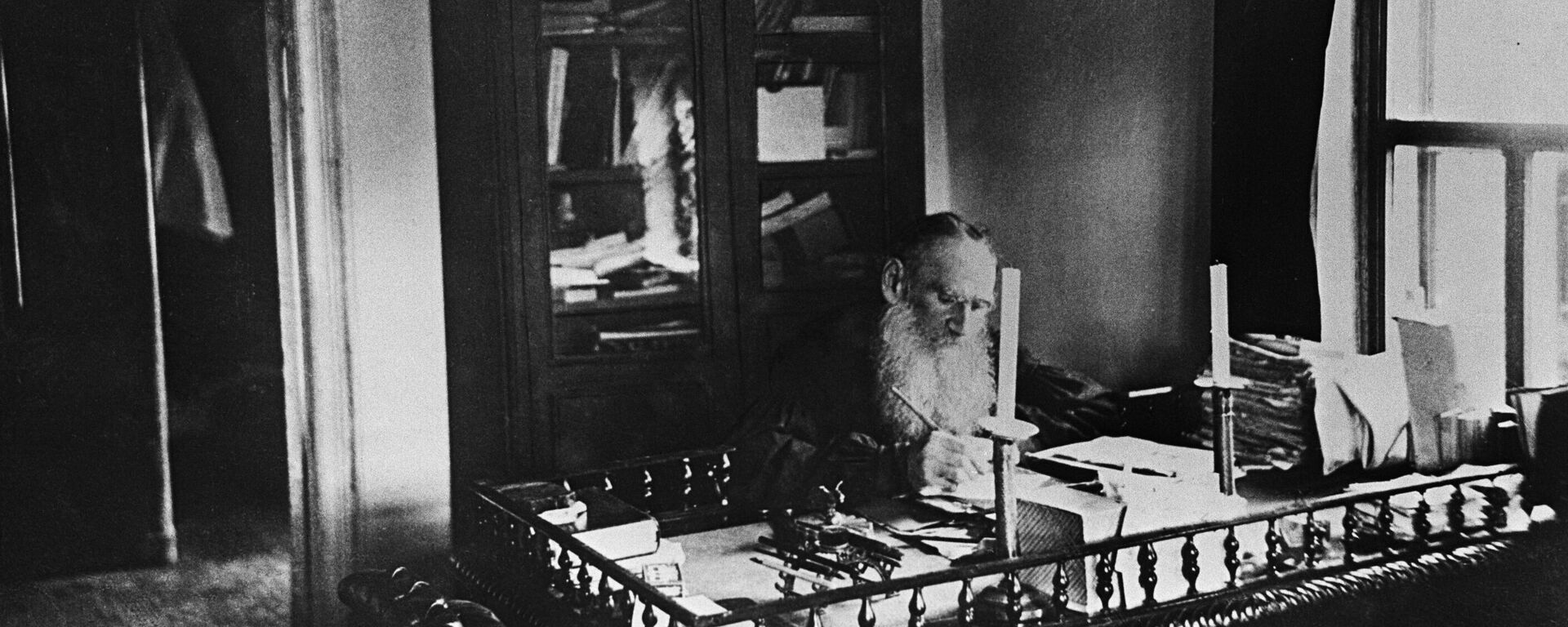 和平奖获得者将获得带有列夫·托尔斯泰亲笔签名的金质奖章 - 俄罗斯卫星通讯社, 1920, 08.09.2024