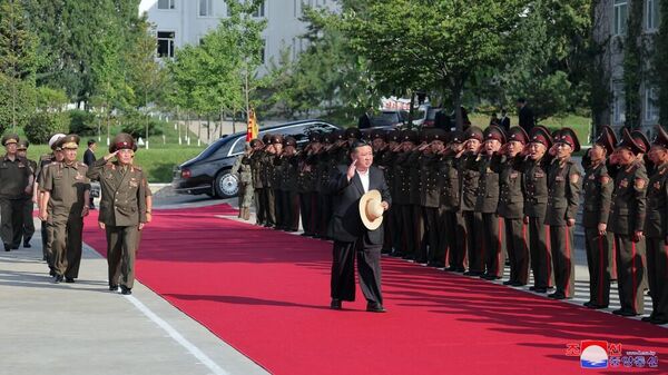 金正恩视察吴振宇炮兵综合军官学校 - 俄罗斯卫星通讯社