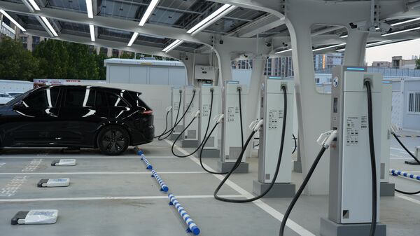 报告：2025年上半年电动汽车占中国新乘用车总销量的近30% - 俄罗斯卫星通讯社