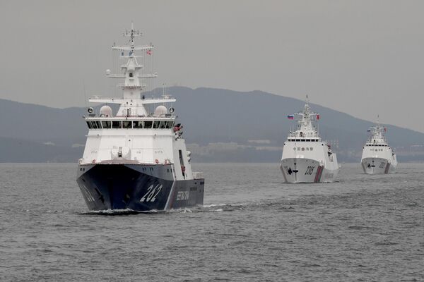 9月16日至20日，中國海警梅山艦和秀山艦組成艦艇編隊訪問俄羅斯，在俄羅斯彼得大帝灣附近海域舉行聯合演習。 - 俄羅斯衛星通訊社