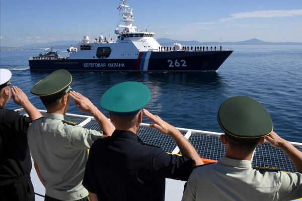 9月16日至20日，中國海警梅山艦和秀山艦組成艦艇編隊訪問俄羅斯，在俄羅斯彼得大帝灣附近海域舉行聯合演習。 - 俄羅斯衛星通訊社