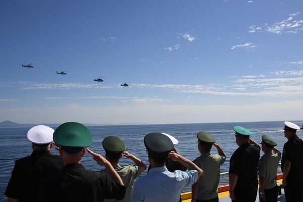 9月16日至20日，中國海警梅山艦和秀山艦組成艦艇編隊訪問俄羅斯，在俄羅斯彼得大帝灣附近海域舉行聯合演習。 - 俄羅斯衛星通訊社