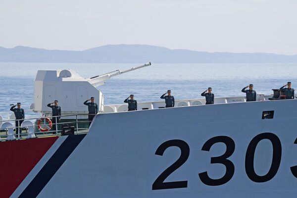 9月16日至20日，中國海警梅山艦和秀山艦組成艦艇編隊訪問俄羅斯，在俄羅斯彼得大帝灣附近海域舉行聯合演習。 - 俄羅斯衛星通訊社