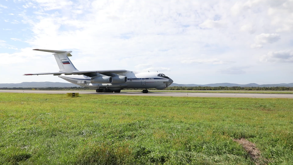 老撾軍人乘坐俄空天軍飛機飛抵俄符拉迪沃斯托克參加“老俄-2024”演習 - 俄羅斯衛星通訊社