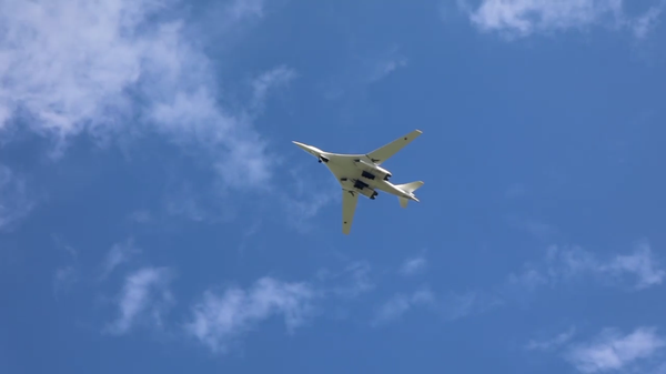 俄國防部：俄軍兩架圖-160戰略轟炸機在北極上空進行巡航飛行 - 俄羅斯衛星通訊社