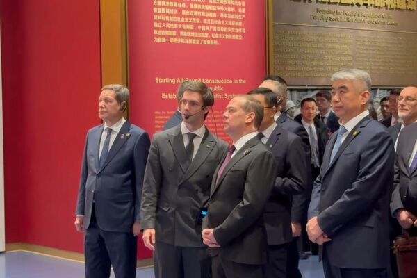 梅德韦杰夫在北京参观中国共产党历史展览馆 梅德韦杰夫在北京参观中国共产党历史展览馆 - 俄罗斯卫星通讯社