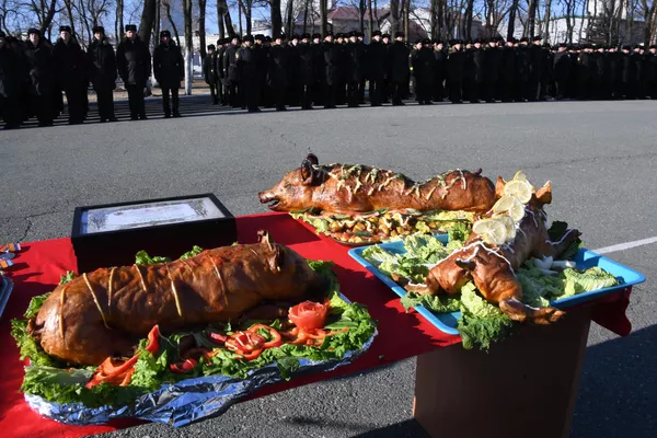 海軍傳統——烤乳豬 海軍傳統——烤乳豬 - 俄羅斯衛星通訊社