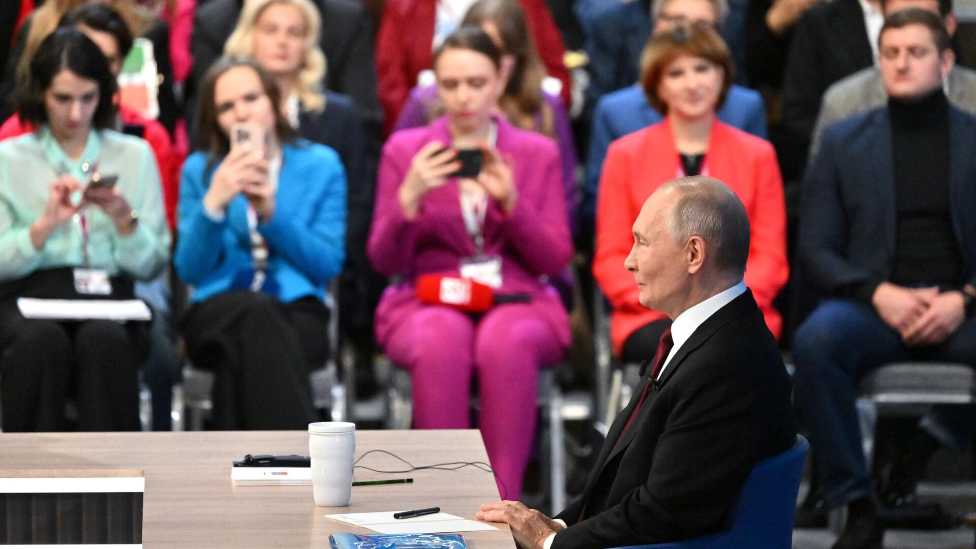 媒體:普京“直播連線”已收到超200萬個問題 媒體:普京“直播連線”已收到超200萬個問題 - 俄羅斯衛星通訊社, 1920, 18.12.2025