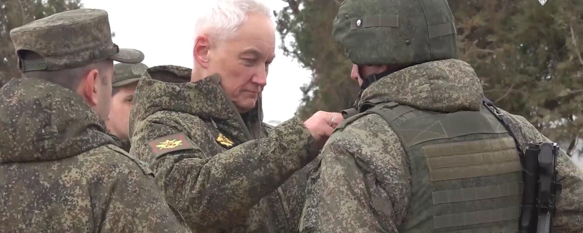 俄防长向在特别军事行动中展现英勇精神的军人颁发国家奖章 - 俄罗斯卫星通讯社, 1920, 30.12.2025