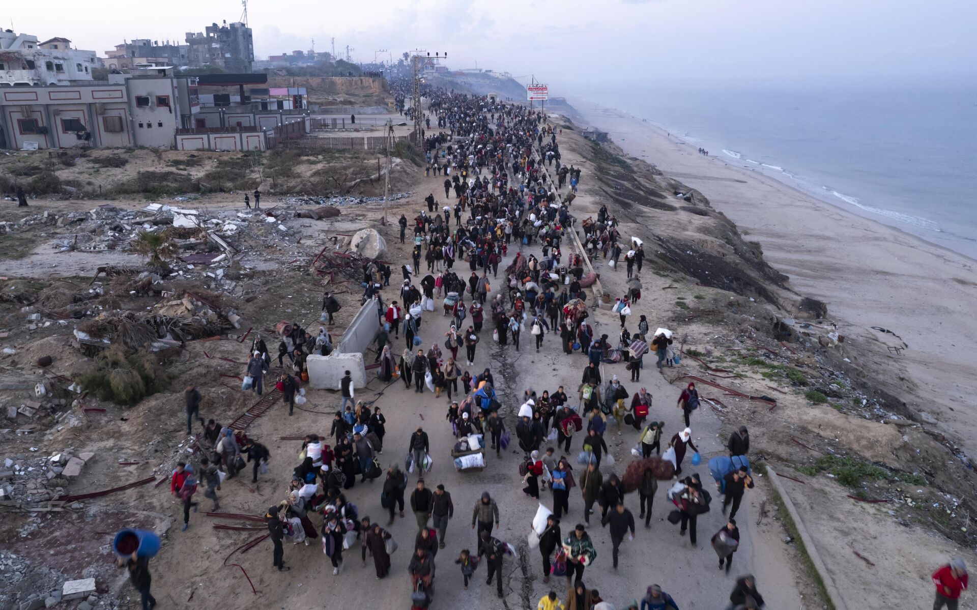 Палестинцы возвращаются в свои дома на севере сектора Газа  - 俄罗斯卫星通讯社, 1920, 07.10.2025