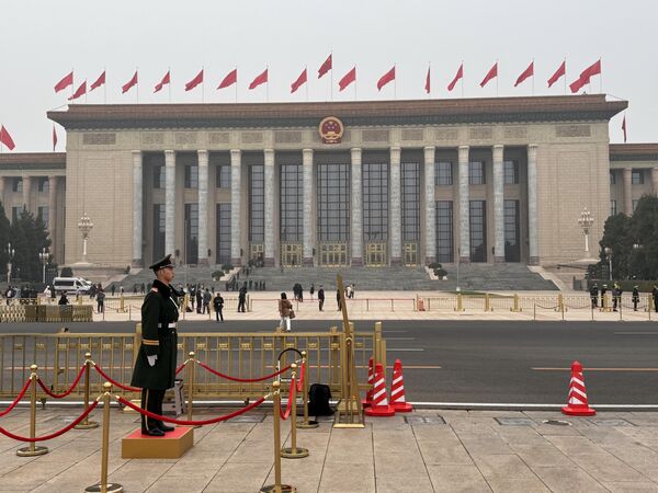 各国记者进入十四届全国人大三次会议闭幕会现场 各国记者进入十四届全国人大三次会议闭幕会现场 - 俄罗斯卫星通讯社