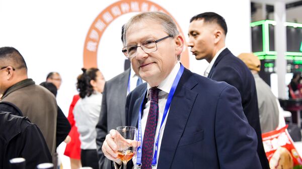 俄中友好、和平与发展委员会俄方主席兼阿布劳-杜尔索酒庄总裁鲍里斯·季托夫 - 俄罗斯卫星通讯社