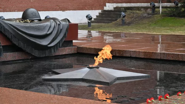 Главы МИД КНР Ван И  возложил цветы к Могиле Неизвестного Солдата  - 俄羅斯衛星通訊社