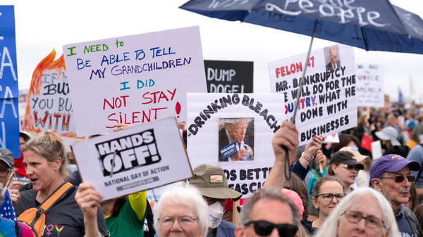 Protesters tee off against Trump and Musk in ‘Hands Off!’ rallies across the US - 俄羅斯衛星通訊社