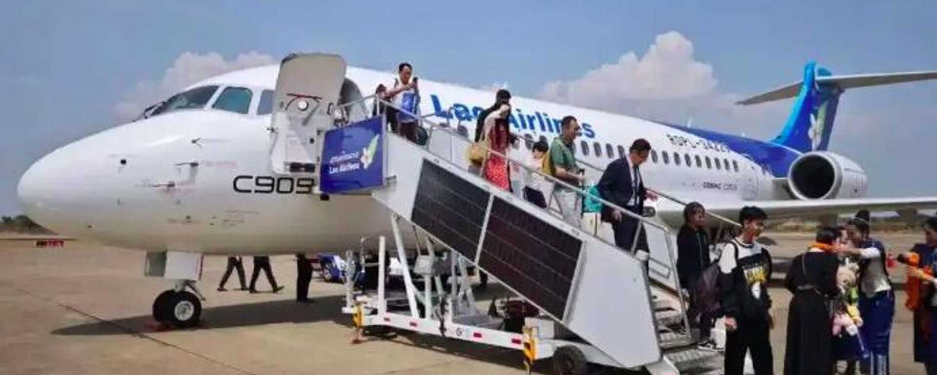 中國國產商用飛機C909完成老撾首航 - 俄羅斯衛星通訊社, 1920, 13.04.2025