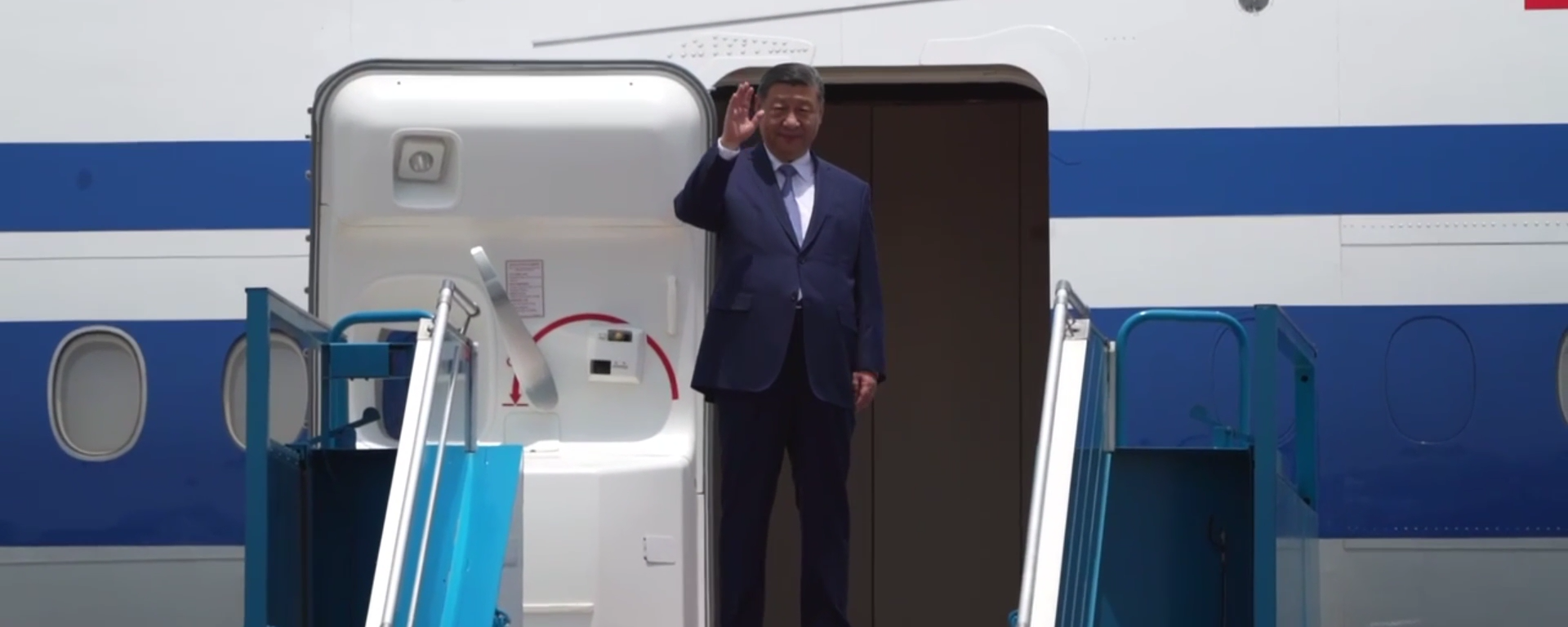 习近平抵达河内开始对越南进行国事访问 - 俄罗斯卫星通讯社, 1920, 14.04.2025
